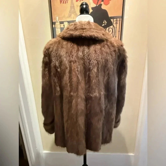 Elegant Brown Fur Coat - Picture 4 of 16